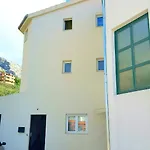 Refined Sea View Apartment *