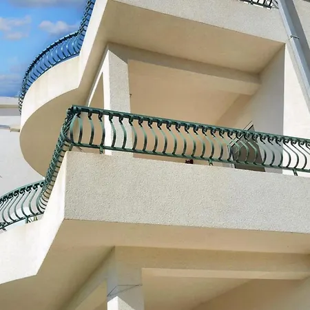 Comfortable In Makarska, 80 M², Sea View And Terrace Appartamento *