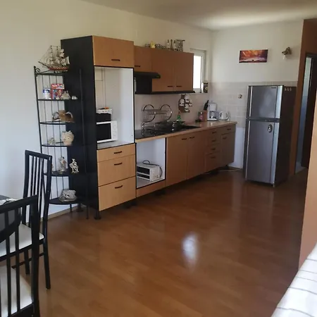 Comfortable In Makarska, 80 M², Sea View And Terrace Makarska