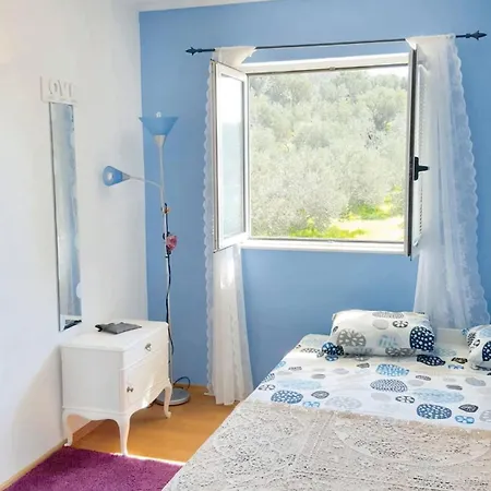Comfortable In Makarska, 80 M², Sea View And Terrace Apartment