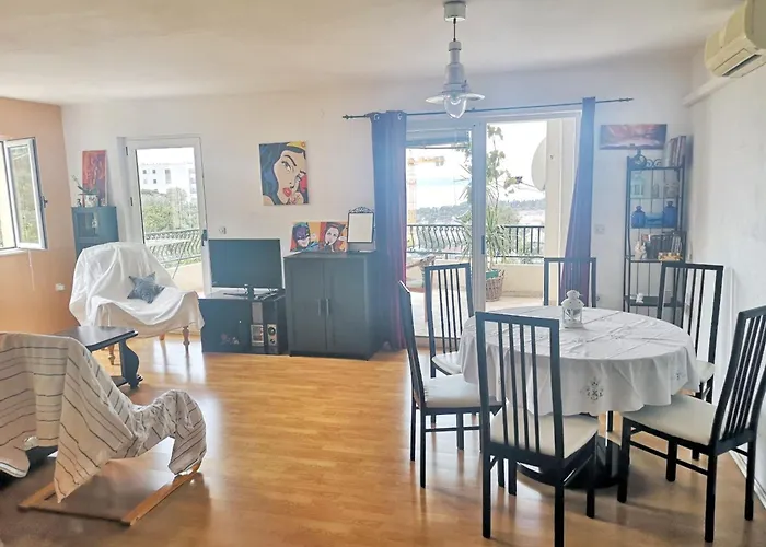 Apartment Refined Sea View