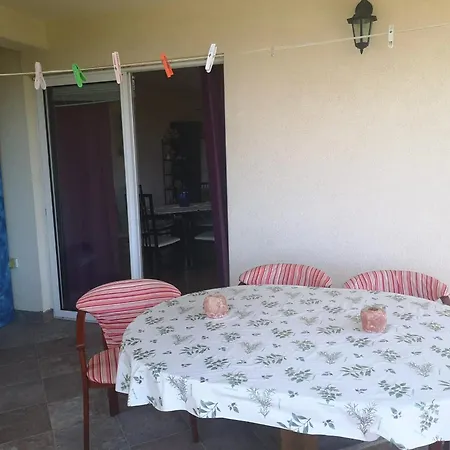 Lägenhet Comfortable In Makarska, 80 M², Sea View And Terrace